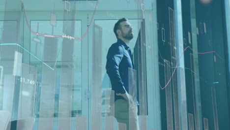 animación del procesamiento de datos financieros sobre el empresario caucásico en el cargo