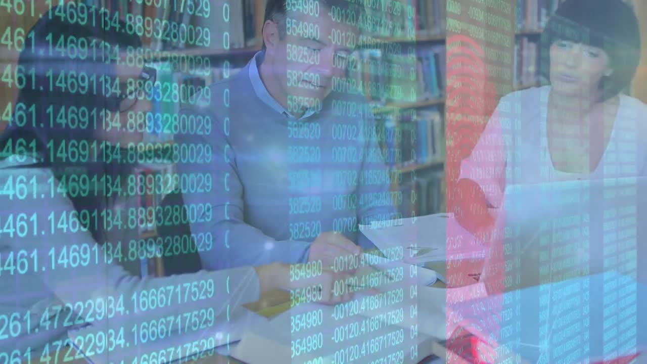 animación del procesamiento de datos sobre un grupo de personas caucásicas que estudian en la biblioteca