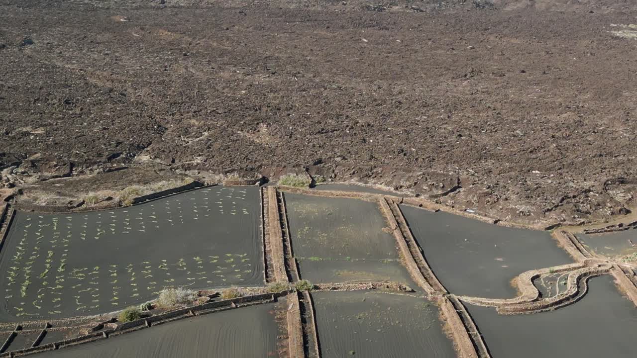 paisaje volcánico de volcán campo de lava solidificado