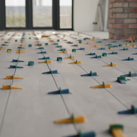 Ceramic-tiles-being-laid-on-the-floor-3