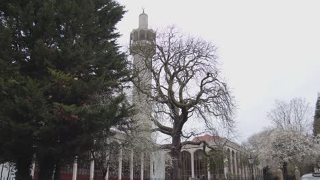 Exterior-Of-Regents-Park-Mosque-With-Minaret-In-London-UK-1