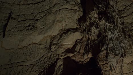 texturas de roca en la pared de una cueva