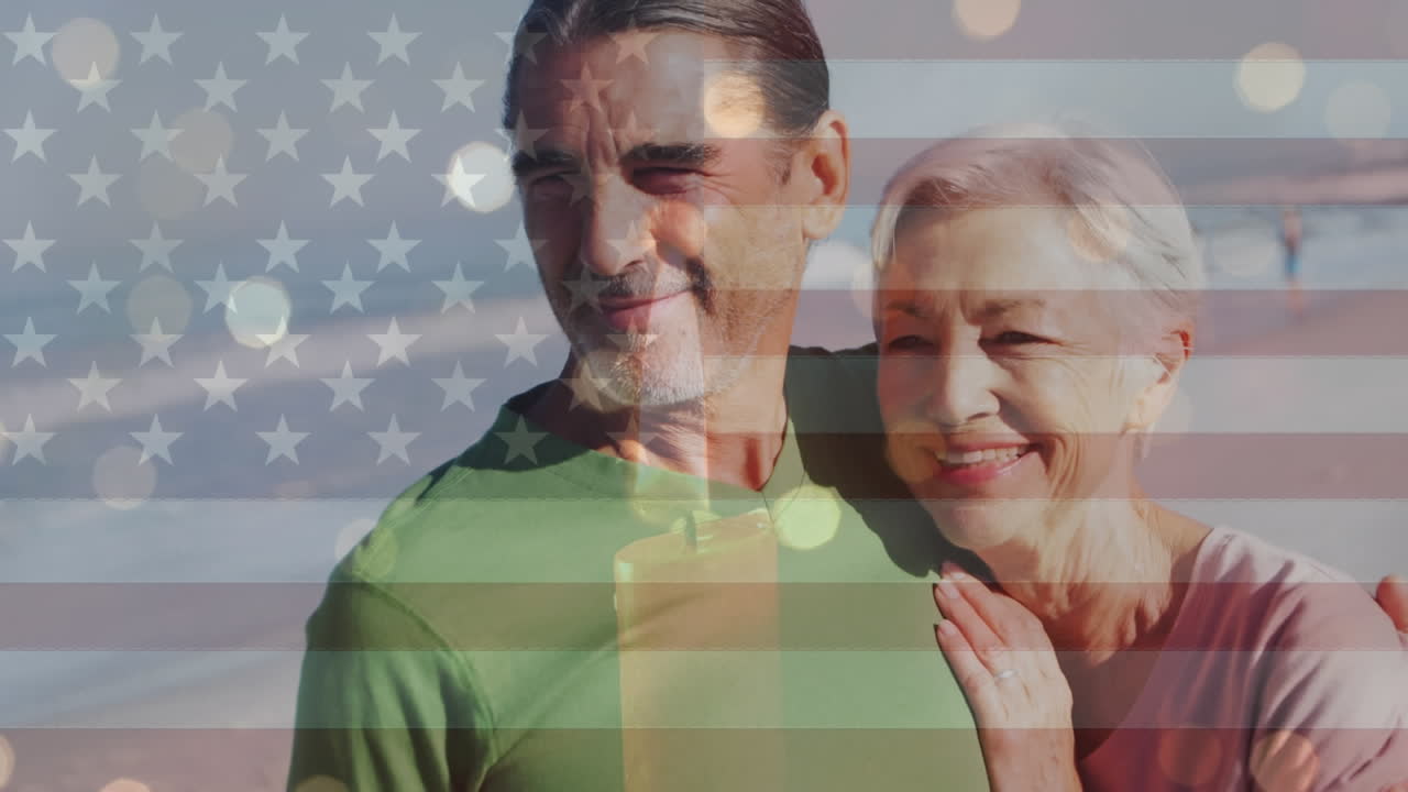 animación de la bandera de los estados unidos de américa sobre una pareja caucásica de alto nivel en la playa