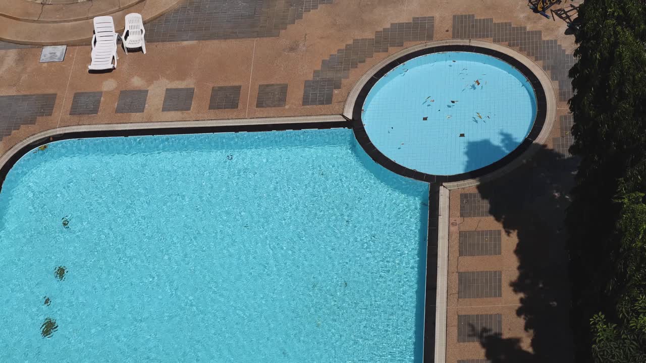 Luftfoto af poolaktivitet over tid