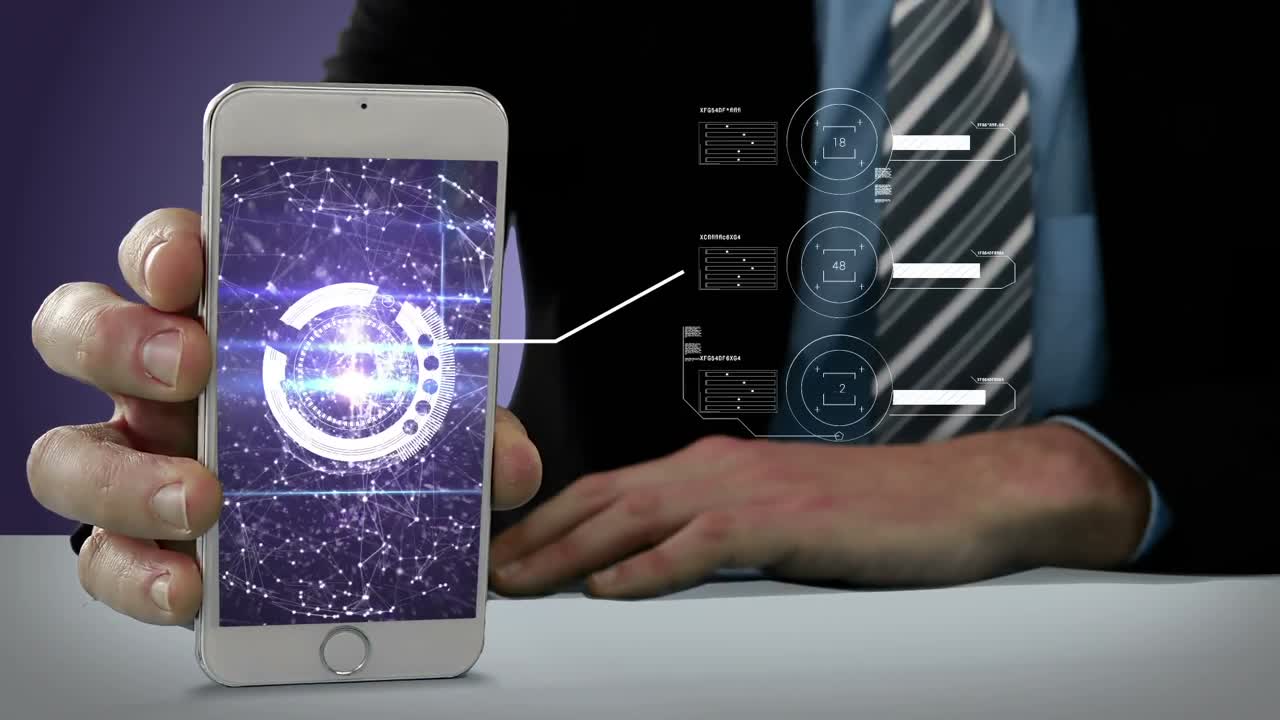 рука показывает мобильный телефон с виртуальным цифровым интерфейсом