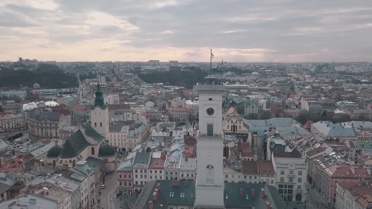 ウクライナの古代ヨーロッパの都市ルヴィフ (lviv) の空中パノラマ (aerial panorama)