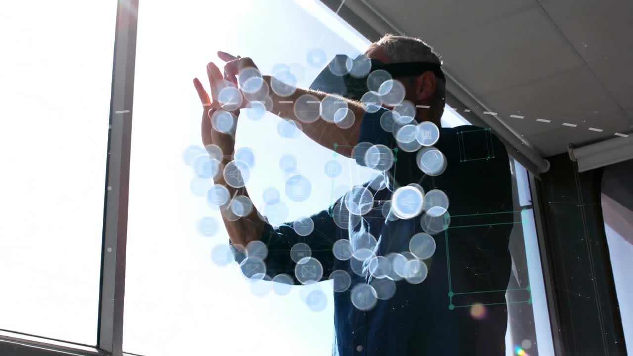 animación de la red de conexiones con iconos sobre el hombre que usa auriculares vr