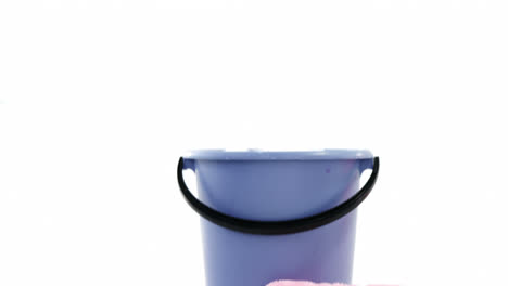 Cleaning-sponge-and-plastic-bucket