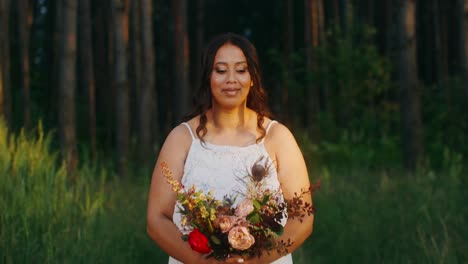 novia en la boda del bosque