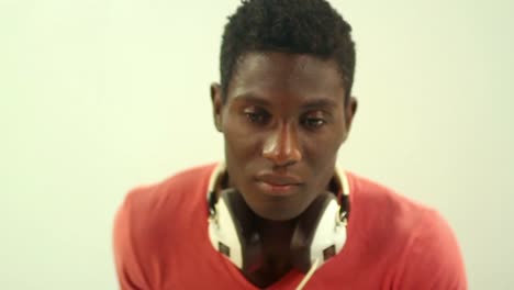 auriculares hombre 12