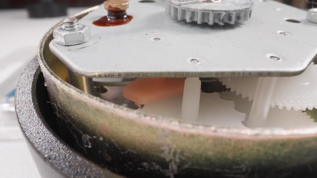 작은 플라스틱 기어 타임  ⁇ 스 인터벌로미터에서 회전