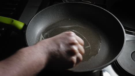 grease hot iron pan with butter, then add fresh eggs and slices of champignon mushroom for cooking