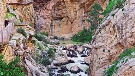 Rocas,-Río-Y-Camino-En-Caminito-Del-Rey,-Sur-De-España