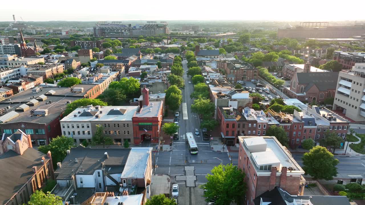 골든 아워에 미국 도시 공중 철수 공개