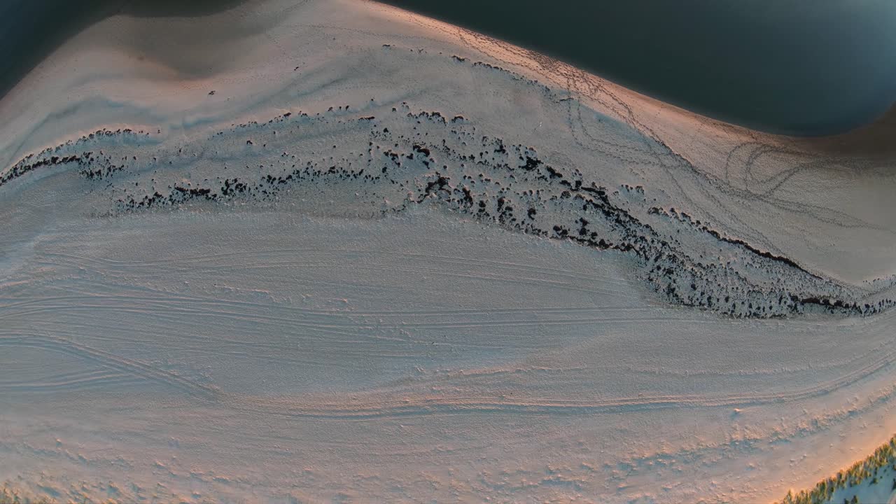 대서양 해변을 내려다보는 조감도 공중 드론 영상