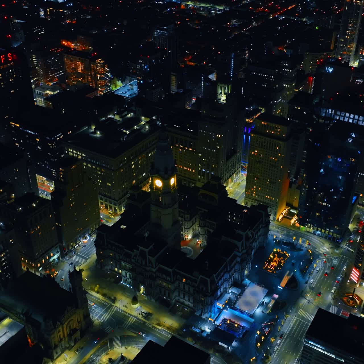 Paisagem da Filadélfia com várias luzes à noite. Vista aérea do panorama de uma metrópole moderna.