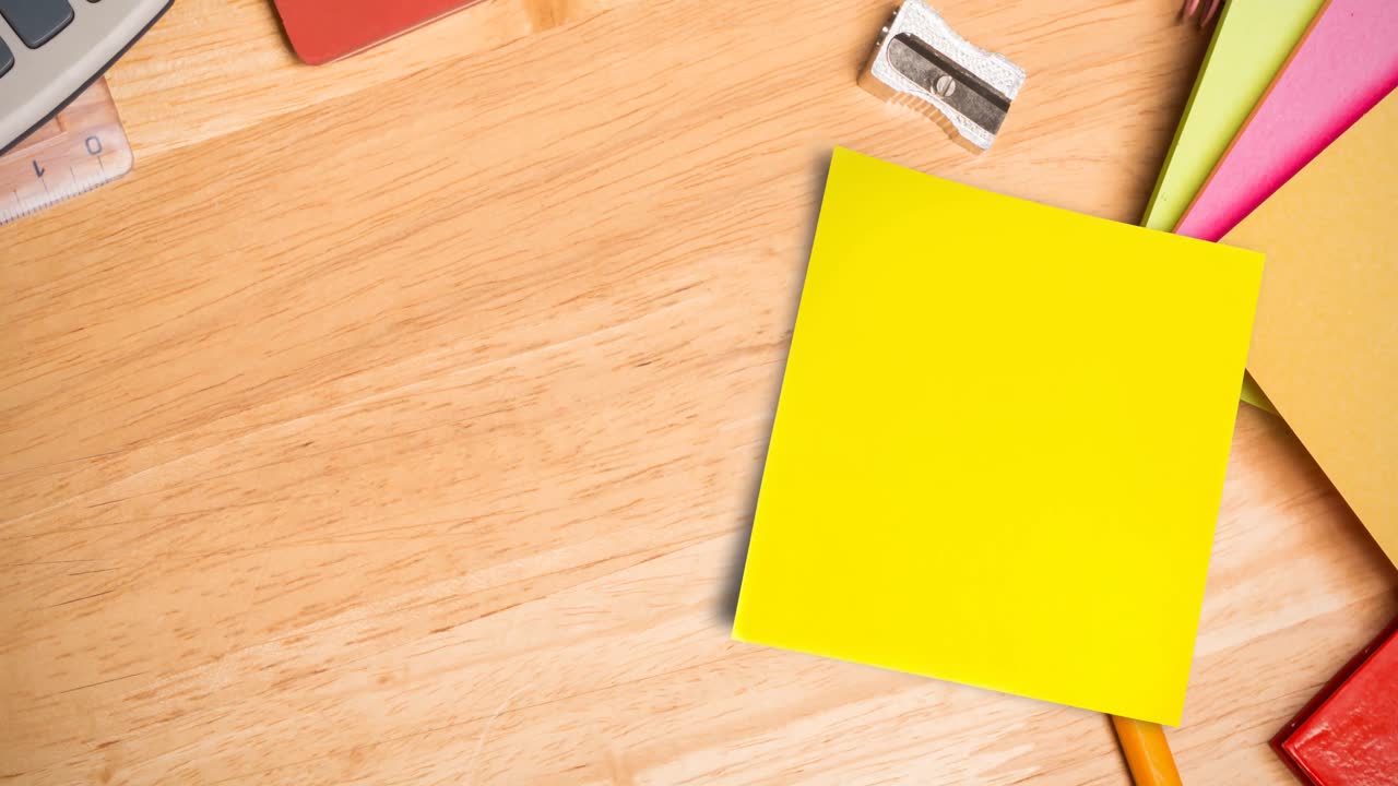 animación de una nota de memoria con espacio de copia en el escritorio