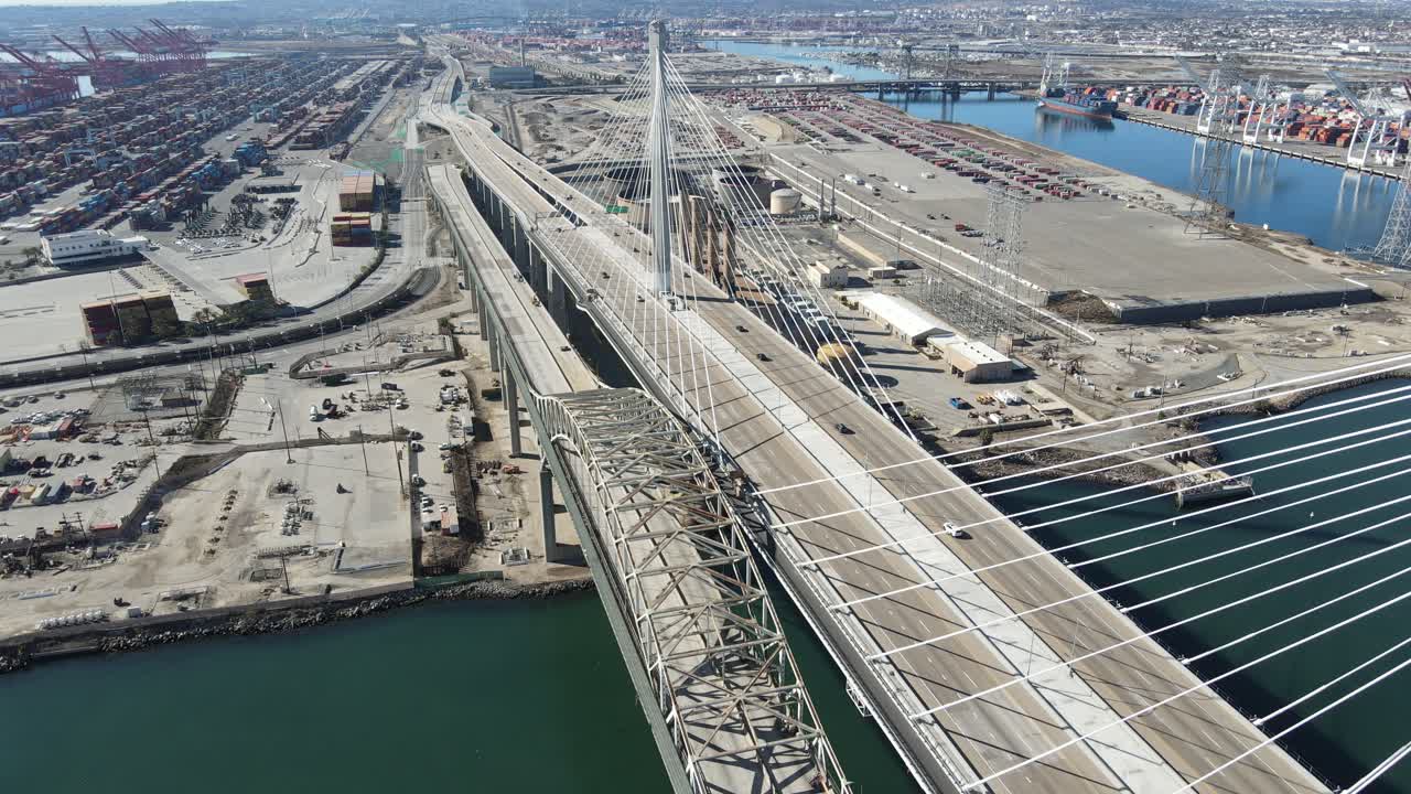 nuevo puente gerald desmond en el puerto de los angeles