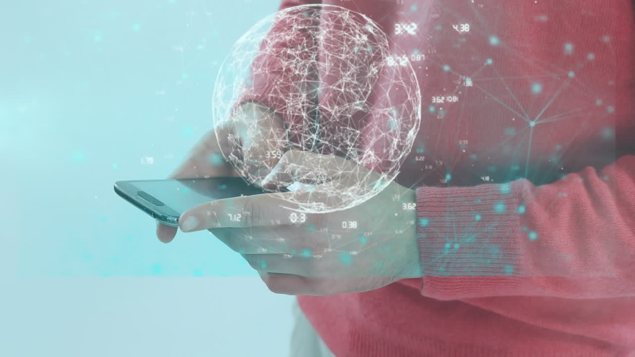 animación del procesamiento de datos sobre un hombre biracial usando un teléfono inteligente