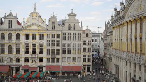 People-at-Grand-Place-,-the-central-square-of-Brussels,-the-UNESCO-World-Heritage---Belgium