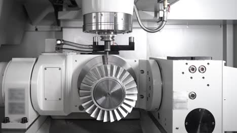 metalurgia cnc máquina de fresado de torno. corte de metal tecnología de procesamiento moderno.