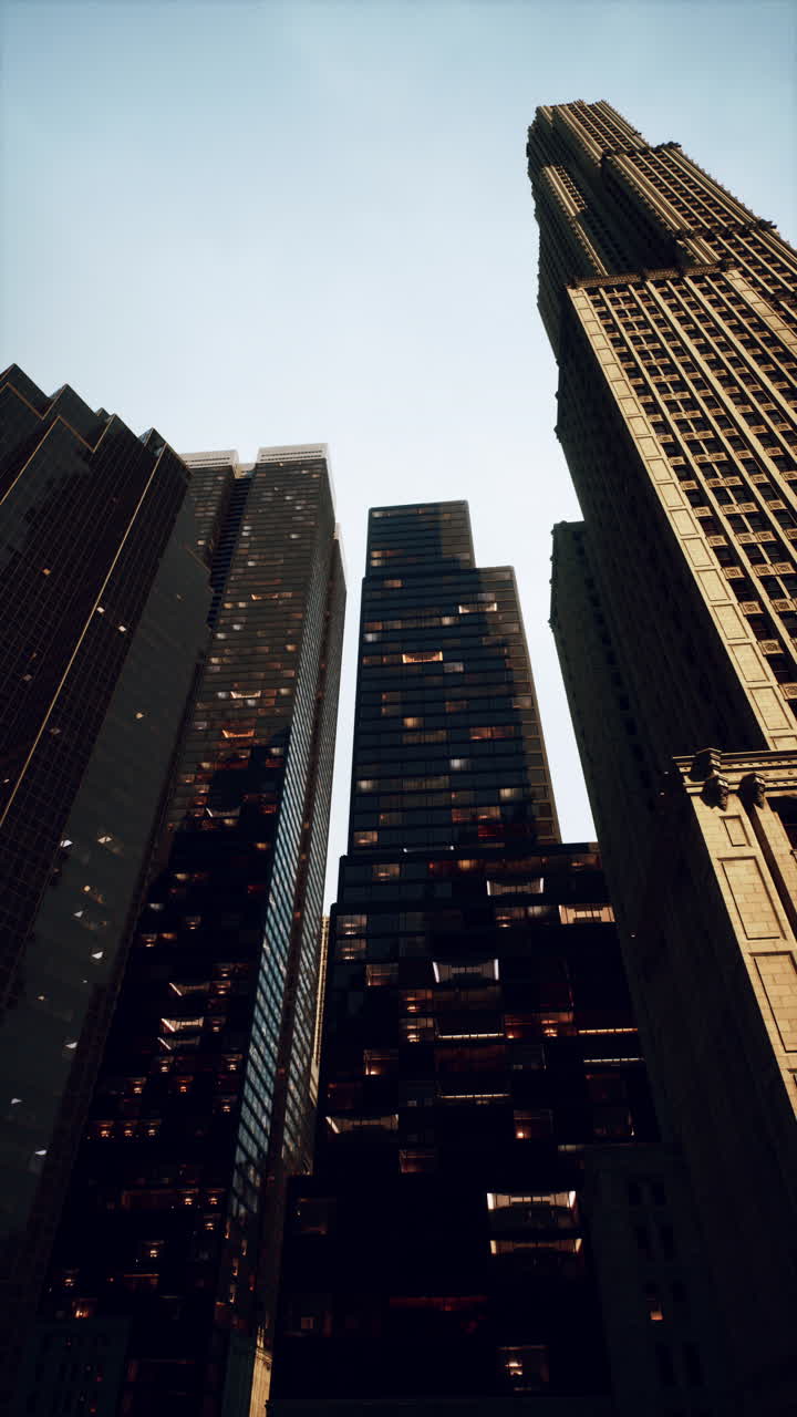 rascacielos de la ciudad al atardecer