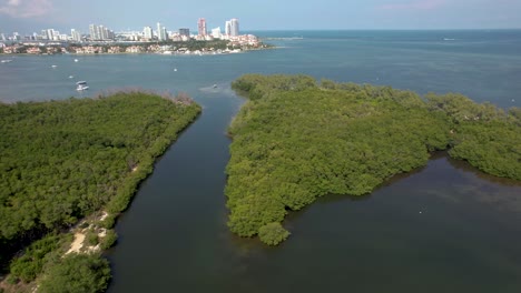 Panning-Aerial-of-Virginia-Key-and-Biscayne-Bay-in-Miami-Florida