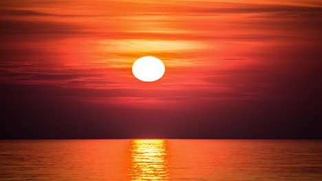 Beach-Sunset-Over-the-Horizon