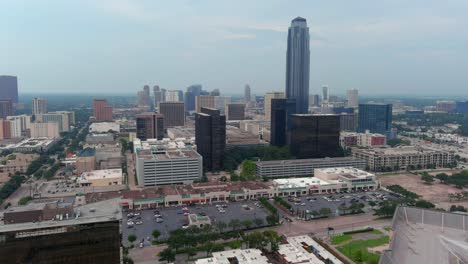 vista aérea del área del centro comercial houston galleria en el paisaje circundante