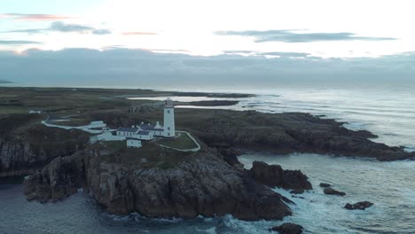 Fanadenkopf-Im-Leuchtturm-Von-Donegal,-Irland