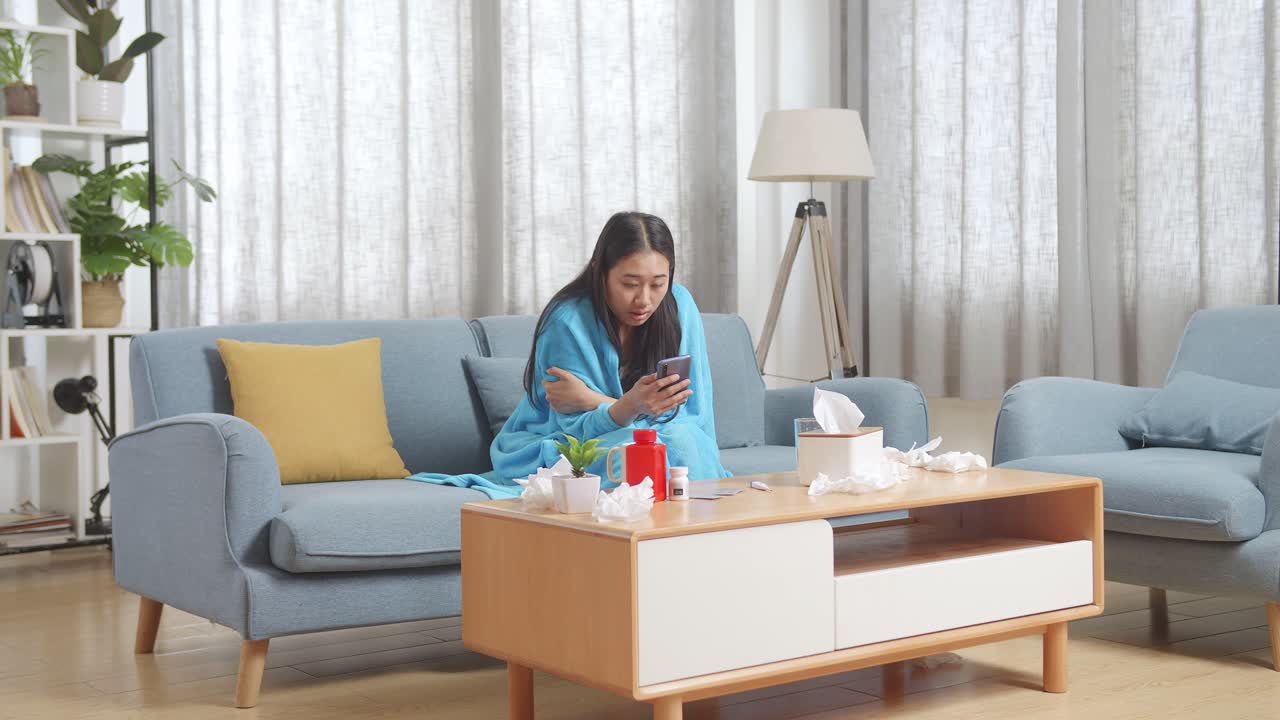 집에서 병에 걸린 여자