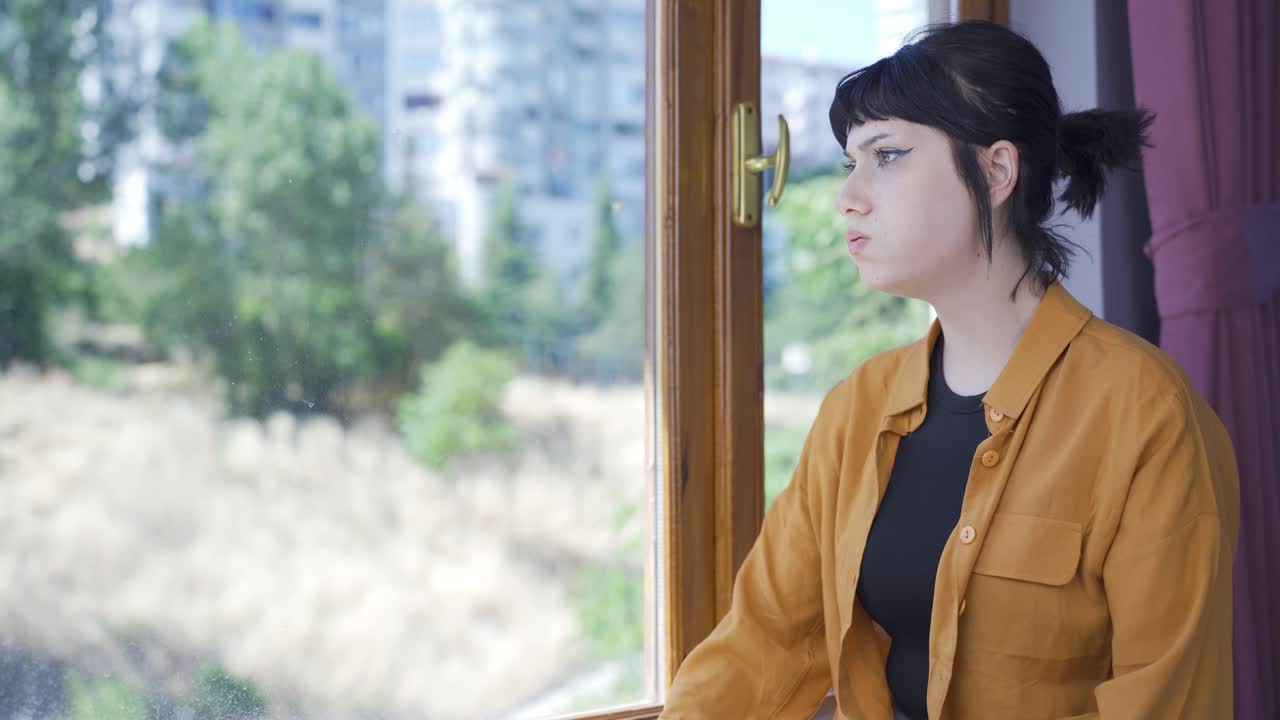 공격적인 젊은 여성.