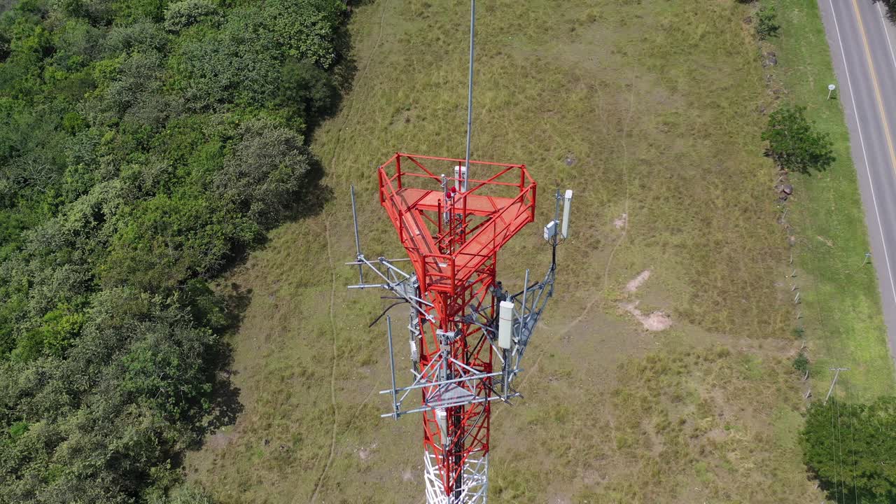 toma de drones como enfoque principal en antenas de telefonía móvil