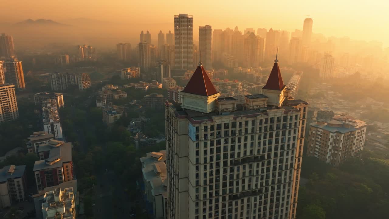 Horizonte da Cidade de Mumbai ao Nascer do Sol