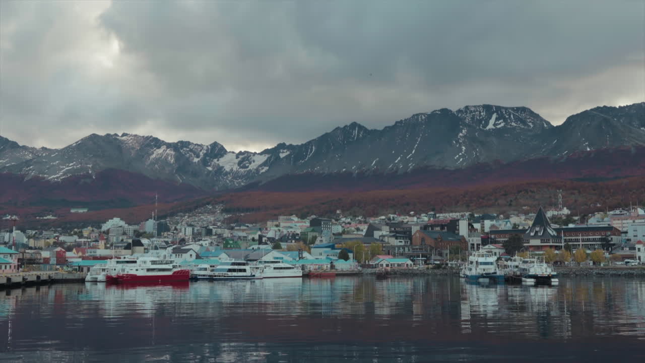 우슈아이아 시내 항구 풍경