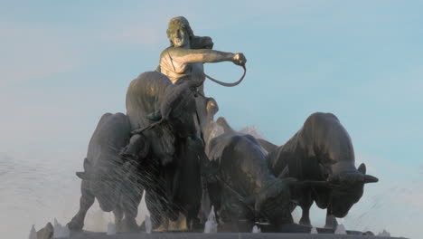 fuente de gefion contra el fondo del cielo