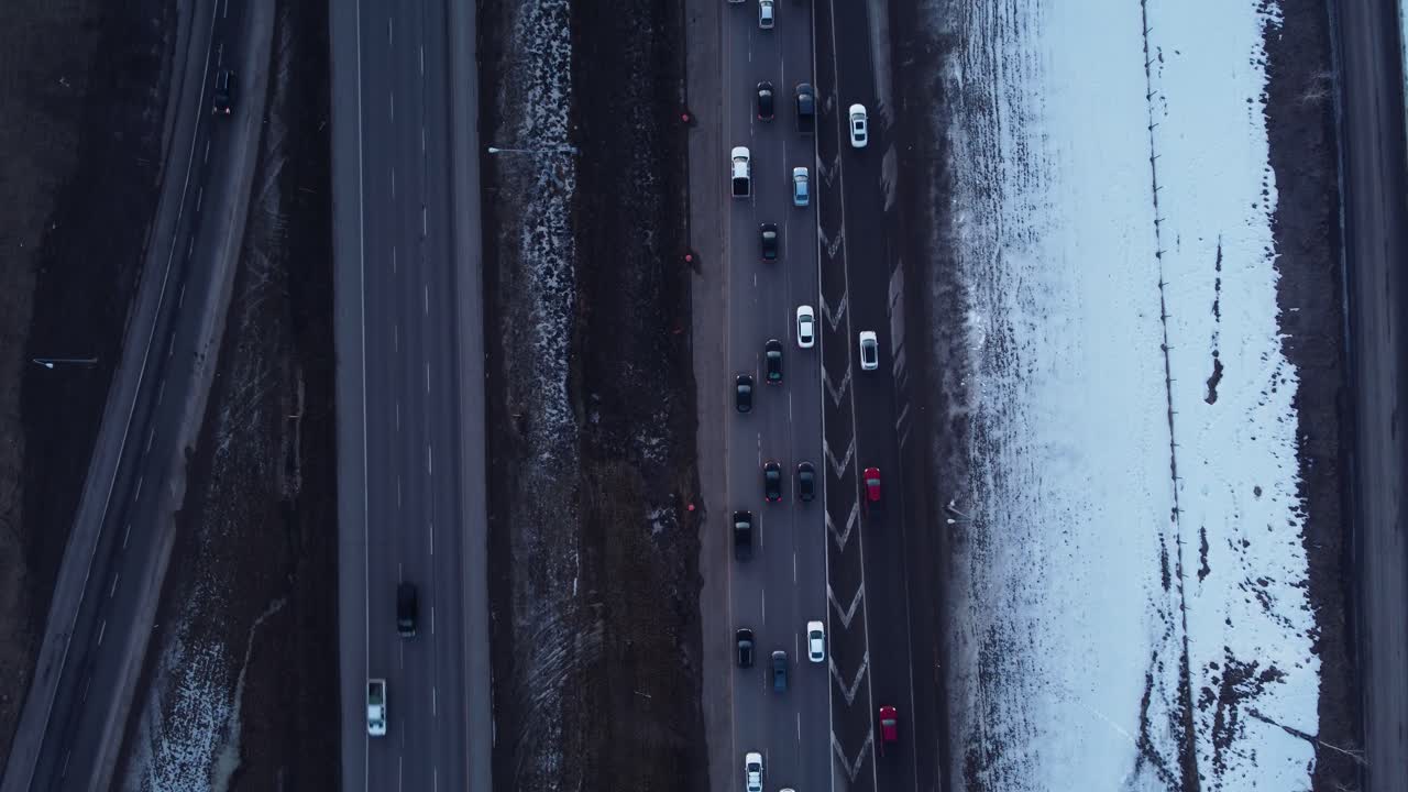 겨울철 위에서 교통 체증