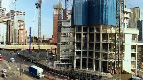 toma de drone de edificio en construcción
