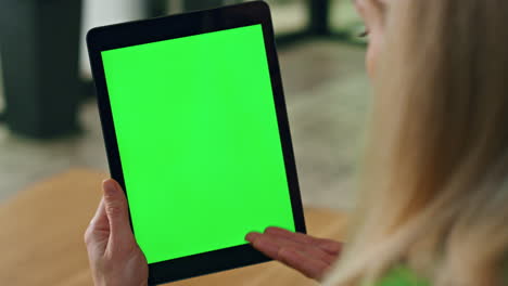 Employee-videocalling-chromakey-computer-closeup.-Director-hands-gesturing-call