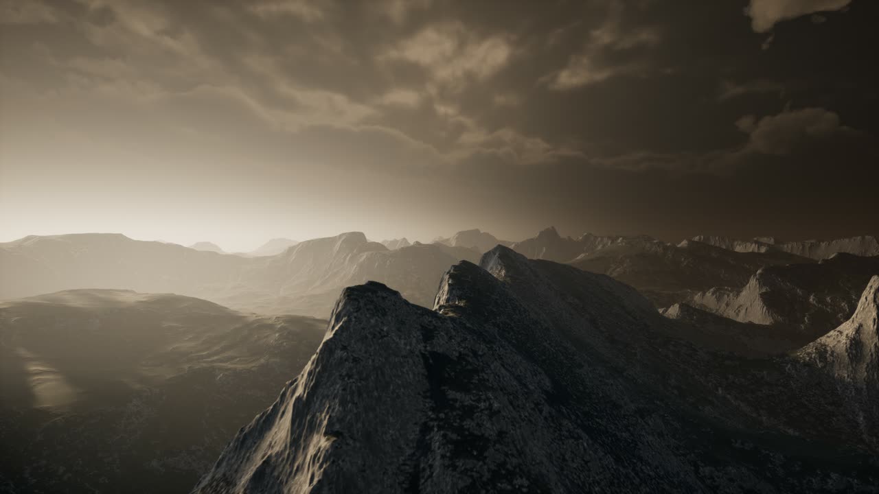 cielo dramático sobre los escalones de una montaña.