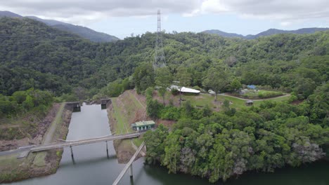 presa de copperlode y reserva natural del lago morris en la cordillera del cordero