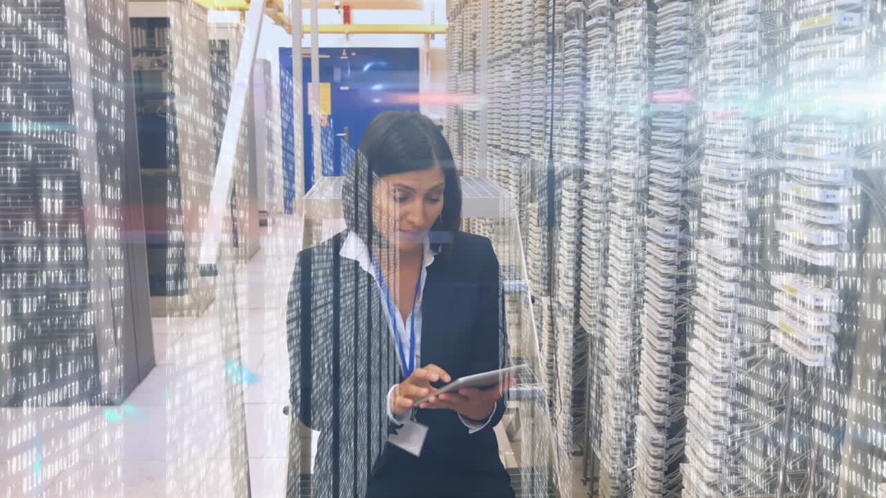 animación de una mujer trabajando con procesadores de computadora