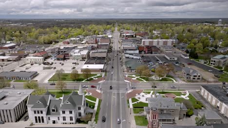 Agua-Fría,-Centro-De-Michigan-Con-Video-De-Drones-Moviéndose-Hacia-Abajo