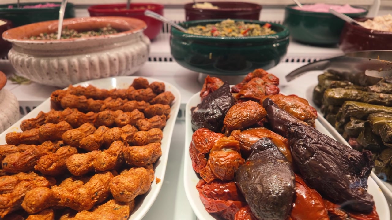 Aneka Hidangan Meze Turki Tradisional di Etalase