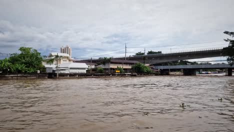 Zeitraffervideo-Des-Flusses-Chao-Phraya-Nach-Einem-Heftigen-Regensturm