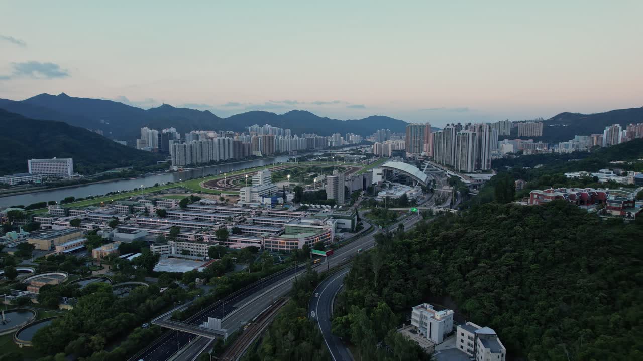 establecimiento de drones aéreos del hipódromo de hong kong y fo tan road al amanecer