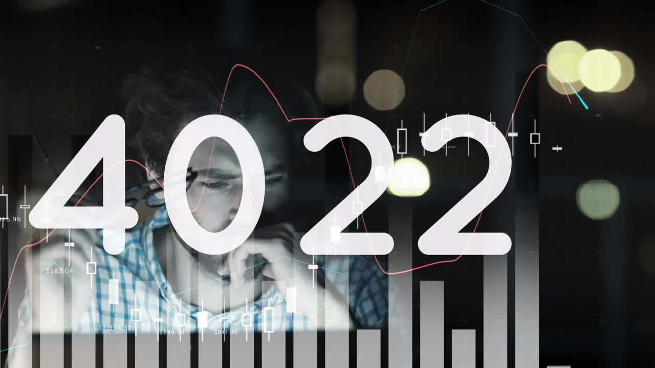 animación de número creciente, a través de la interfaz con gráfico y hombre usando computadora