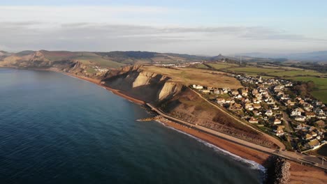 Vista-Aérea-De-La-Bahía-Oeste-Temprano-En-La-Mañana-En-Dorset