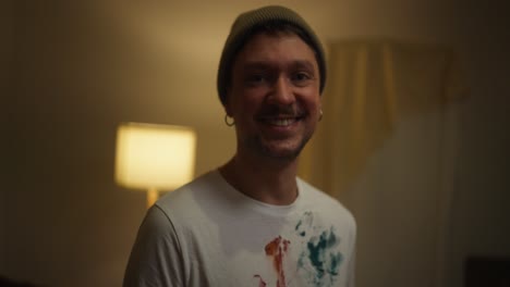 retrato de un hombre sonriente