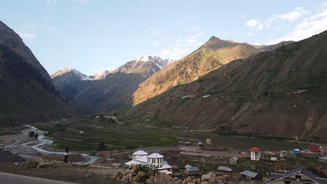 Sonnenaufgang-über-Schneebedeckten-Bergen-Im-Kaghan-tal